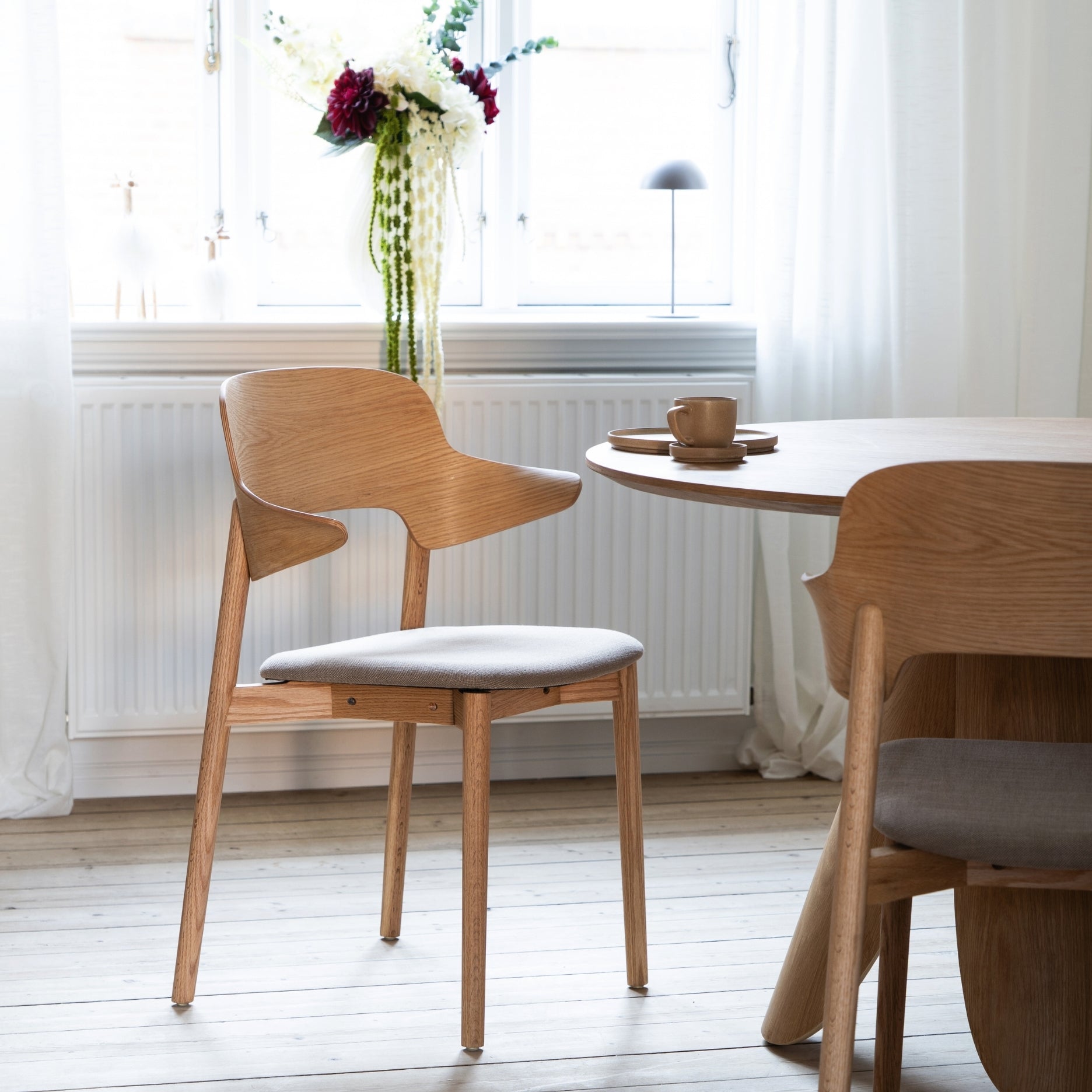 Curvy spisebordsstol